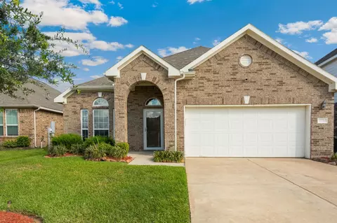 3056 Winterberry Ln, Dickinson, TX 77539