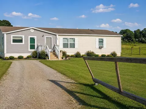190 Casen St, Dale, TX 78616