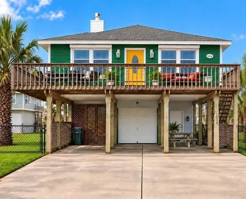 4014 Reeves Dr, Galveston, TX 77554