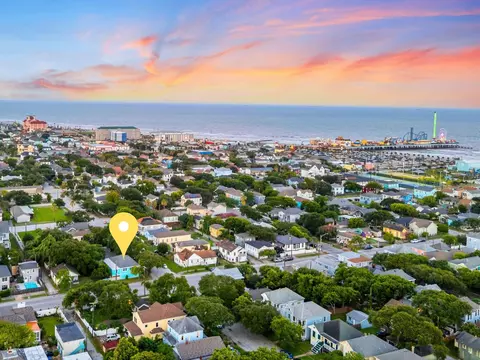 2828 Avenue O 12, Galveston, TX 77550