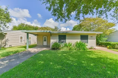108 Dolphin Ave, Galveston, TX 77550