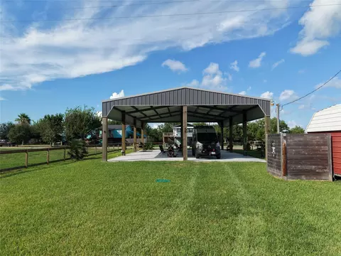 1056 Melody Ln, Crystal Beach, TX 77650