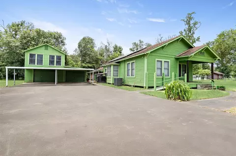 8265 Maple St, Orange, TX 77632