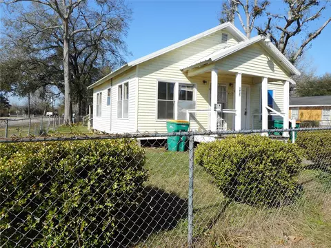422 Crooke St, Conroe, TX 77301 photo 1