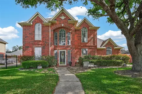 405 Pecan Grv, Dickinson, TX 77539