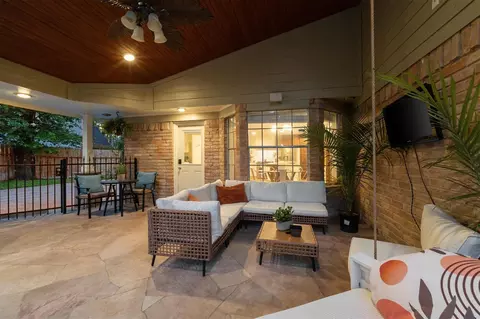 Exterior - 9507 Oxted Ln, Spring, TX 77379 photo 3 of 8