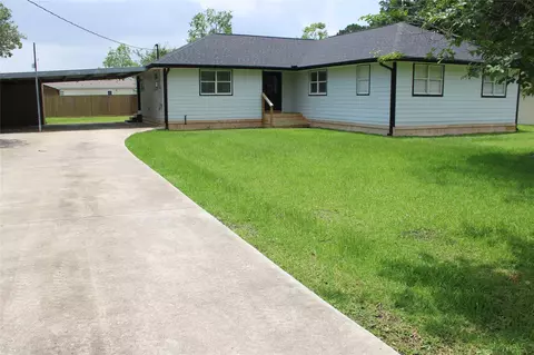 736 Carolyn St, Winnie, TX 77665