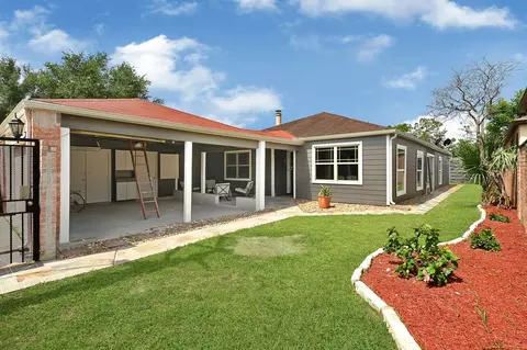 8910 Beau Monde Dr, Houston, TX 77099