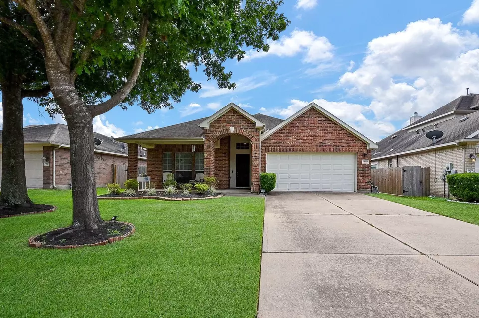  18019 Willow Cliff Ln, Cypress, TX 77433 photo 1