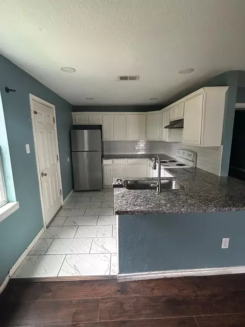 312 10th St N, Texas City, TX 77590