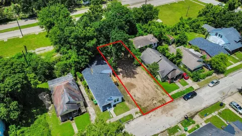 2828 Winbern St, Houston, TX 77004
