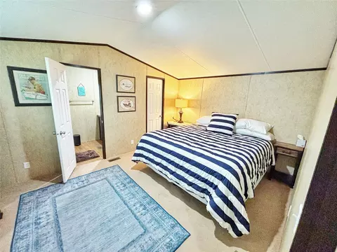 Bedroom - 8 River Dr, Trinity, TX 75862 photo 1 of 6