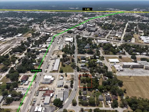 406 E Phillips St, Conroe, TX 77301 photo 6