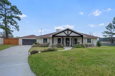 8 Cambridge Cir, Conroe, TX 77304