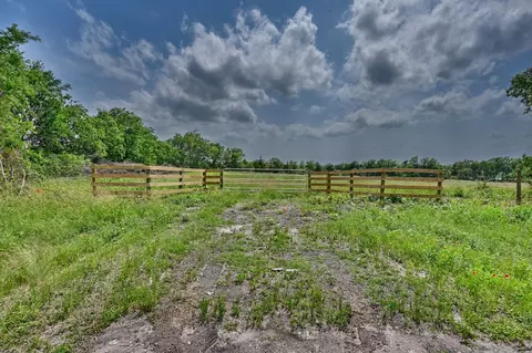 544 E Fm 1291, Round Top, TX 78954