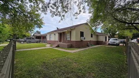 2111 3rd St, Galena Park, TX 77547