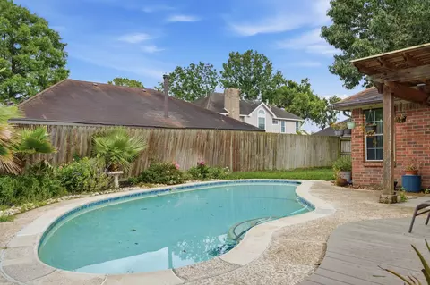 2004 Landing Blvd, League City, TX 77573