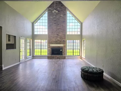 Living - 7244 Edgewater Dr, Willis, TX 77318 photo 2 of 2