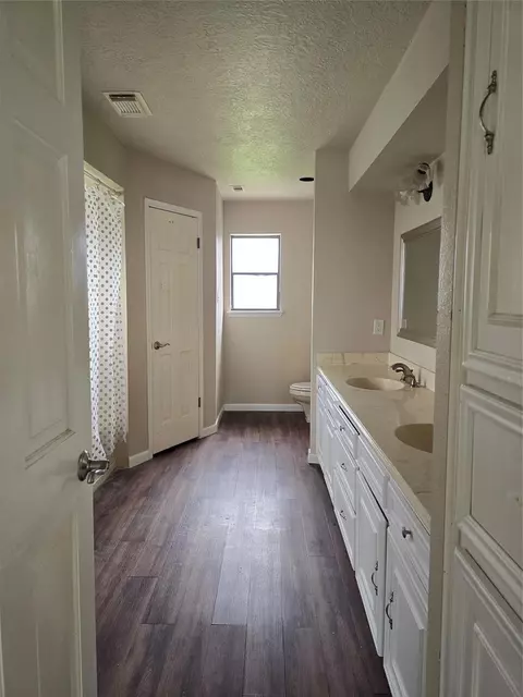 Bath - 7244 Edgewater Dr, Willis, TX 77318 photo 1 of 1