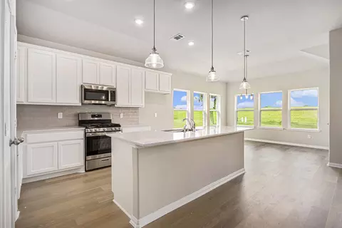 2102 Twin Lakes Blvd, West Columbia, TX 77486