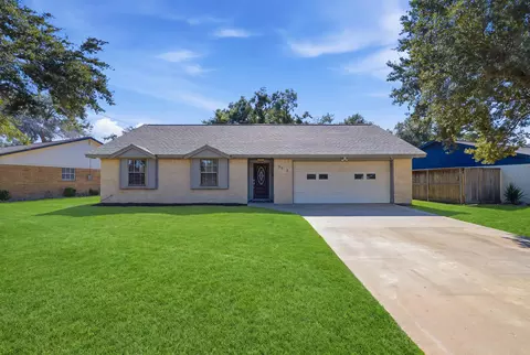 3218 Myatt Ln, El Campo, TX 77437