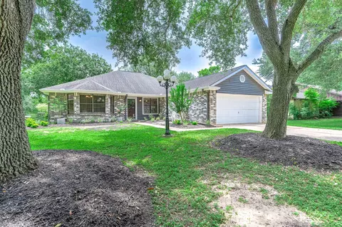 3875 Larkspur St, Alvin, TX 77511