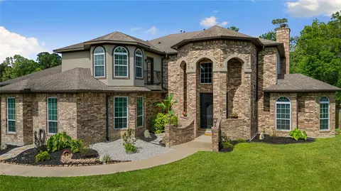 1202 Rocky Falls Ln, Huffman, TX 77336