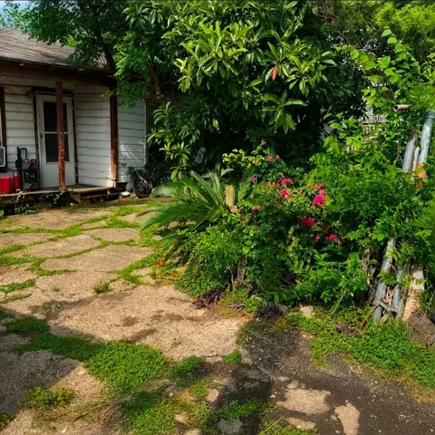 907 E 37th St E, Houston, TX 77022