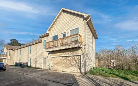4505 Maggie St #A, Houston, TX 77051