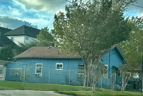 1511 Common St, Houston, TX 77009