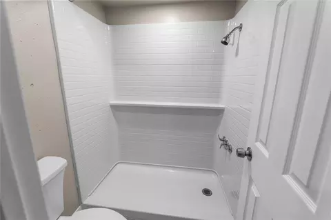 Bath - 309 Cole St, Webster, TX 77598 photo 4 of 4