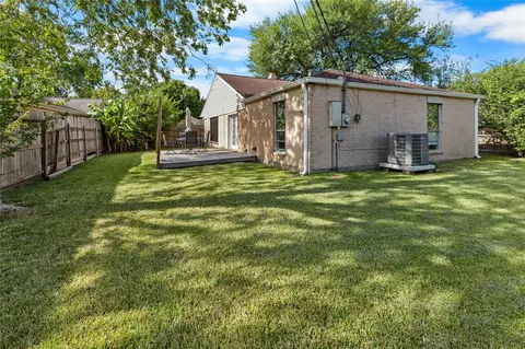 Exterior - 309 Cole St, Webster, TX 77598 photo 5 of 8