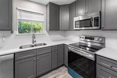Kitchen - 309 Cole St, Webster, TX 77598 photo 3 of 5