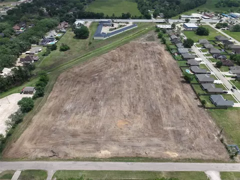 00 Karankawa St, Angleton, TX 77515