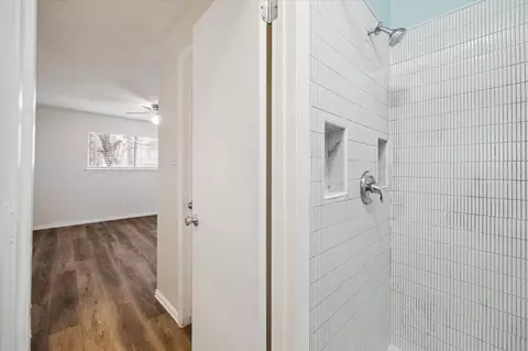 Bath - 5815 Bridgegate Dr, Spring, TX 77373 photo 2 of 3