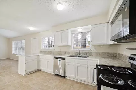 Kitchen - 5815 Bridgegate Dr, Spring, TX 77373 photo 2 of 2
