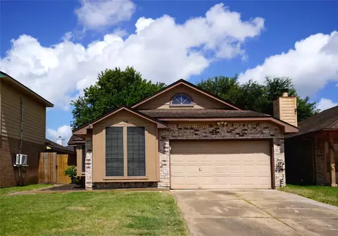 106 Coffee Ln, Lake Jackson, TX 77566