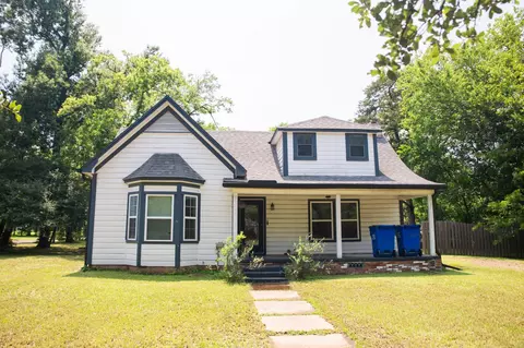 617 S 5th St, Crockett, TX 75835
