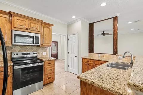 Kitchen - 16109 Mcqueen Rd, Conroe, TX 77302 photo 3 of 3