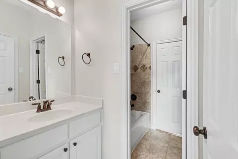 Bath - 16109 Mcqueen Rd, Conroe, TX 77302 photo 3 of 5