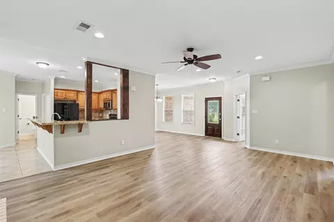 Living - 16109 Mcqueen Rd, Conroe, TX 77302 photo 4 of 5