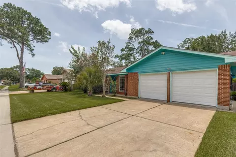 1745 Dolphin Dr, Seabrook, TX 77586