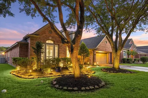 3114 Red Maple Dr, Friendswood, TX 77546
