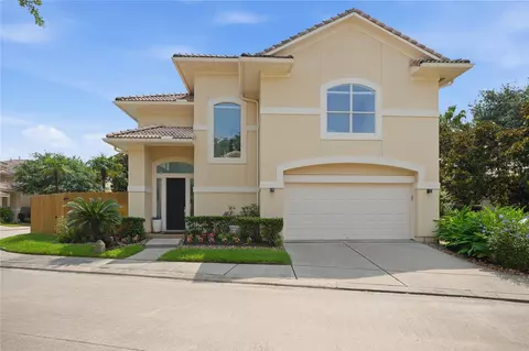320 Harborside Cir, Kemah, TX 77565