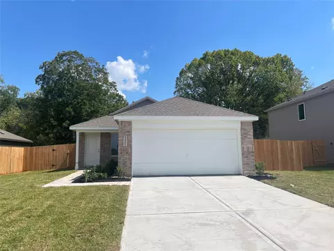 1121 Live Oak Ave, Bay City, TX 77414