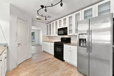 Kitchen - 24007 Floragate Dr, Spring, TX 77373 photo 3 of 4