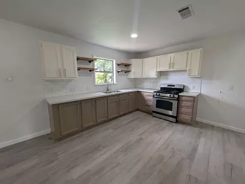 306 Allendale Rd, Pasadena, TX 77502