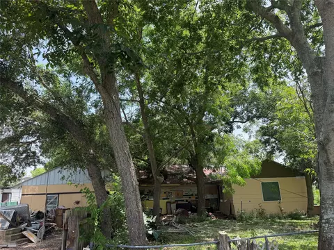 1215 Perryman Ave, Palacios, TX 77465