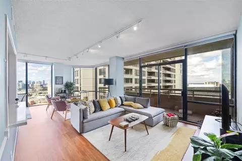 15 Greenway Plz #25J, Houston, TX 77046