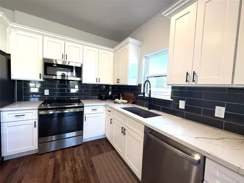 Kitchen - 75 Oakridge S, Trinity, TX 75862 photo 1 of 2